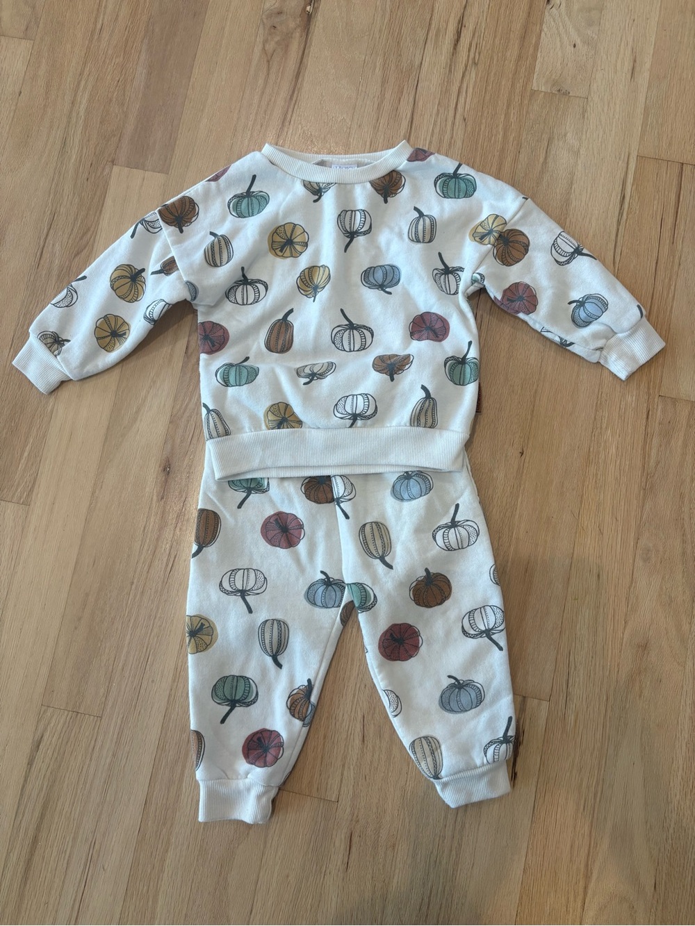 Lila & Jack Toddler Pumpkin Sweatsuit